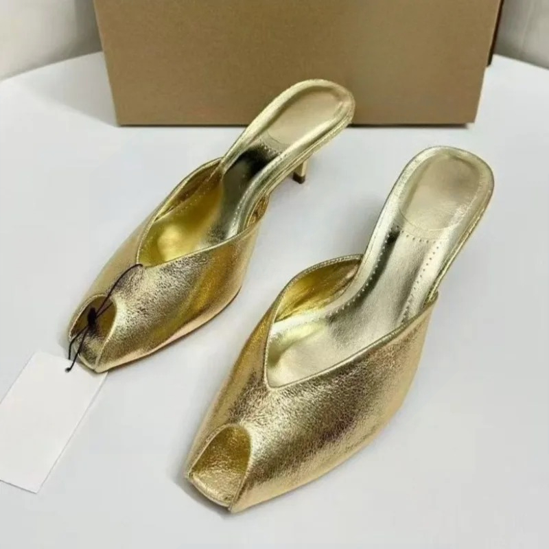 Women Fashion Ideas - Sapatos Femininos de Designer, Mules Douradas